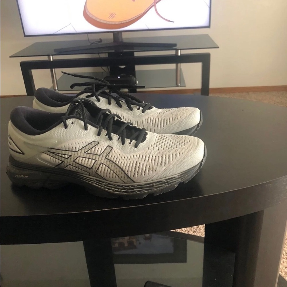 ASICS Running Shoes - Picture 3 of 5